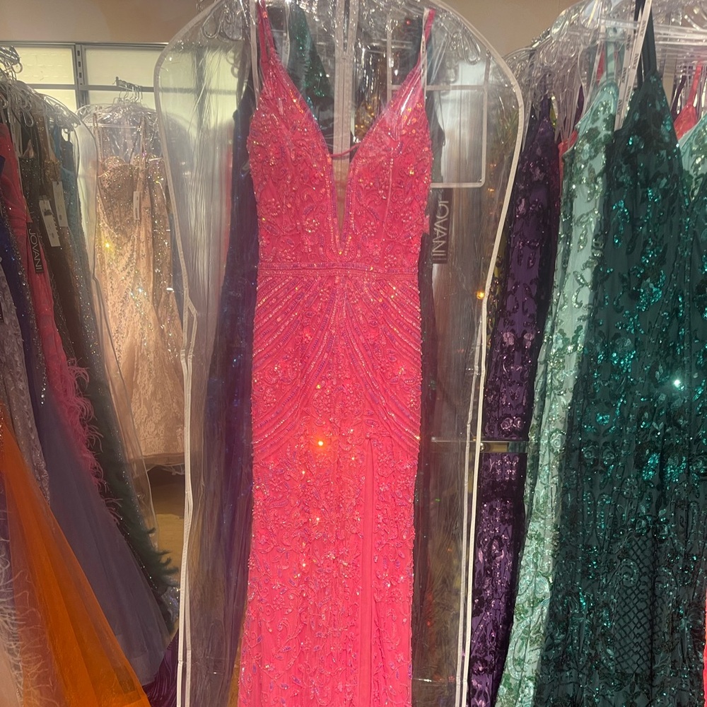 Brand Scala Prom and Gala gown🩷Excellent condition and Price .
